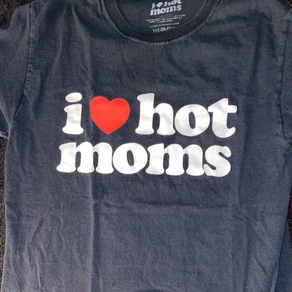 I ❤️ Hot Moms T-Shirt